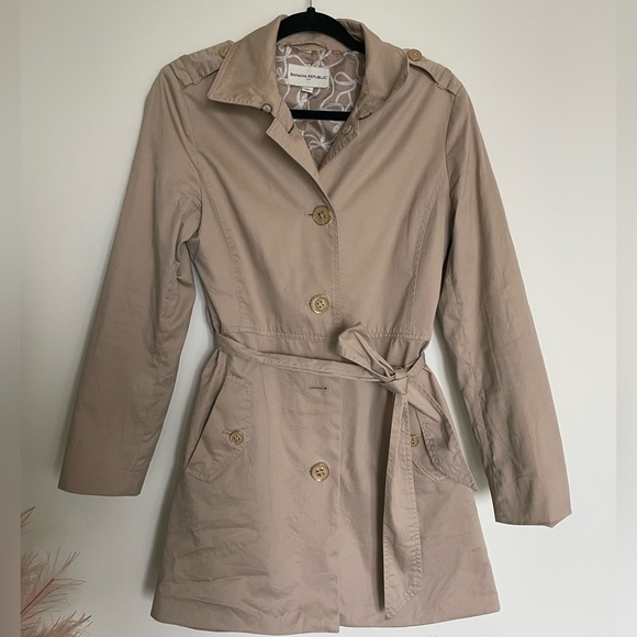 Banana Republic Trench Coat. - Picture 4 of 8